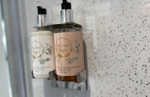 Entire guest suite in Highcliffe Dorset - Photo 23