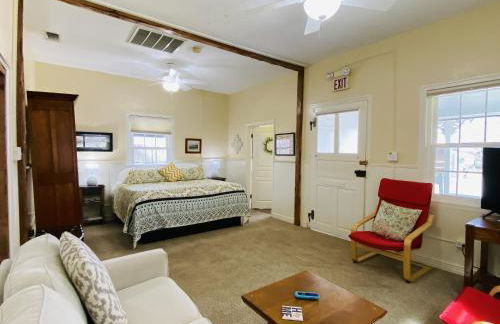 Comal Inn - Photo 40