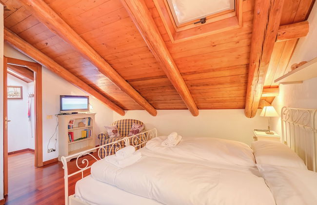 La Torre In The Center Of Town - Photo 9