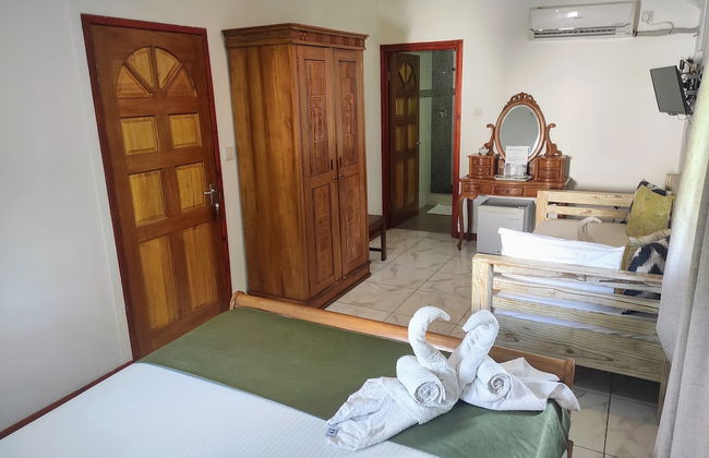 Lucy's guesthouse - Photo 19