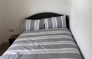 London corporate 6 bedroom home with free parking - Foto 5