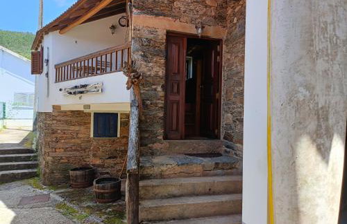 Casa do Baloiço em Porto de Vacas Aldeias de Xisto - Foto 1