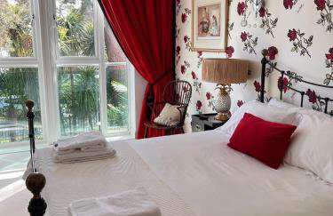 Luxury Villa with Beach Hut and Hot Tub - Photo 13