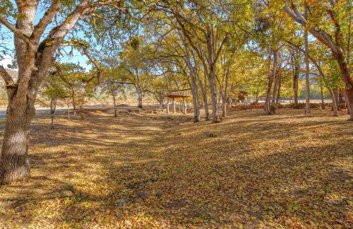 Starry Oak Vineyard Retreat w Hot Tub - Foto 43