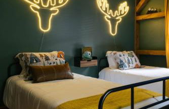 Family Retreat Sauna Hot Tub Games Peloton - Photo 57