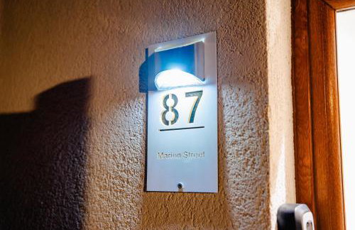 4BR 2Bath Home -Hot Tub, Free Parking & Games Room - Foto 58