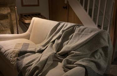 The Old Gallery - Charming Coastal Escape For Two - Photo 24