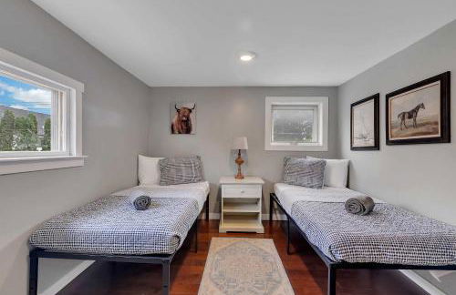 Charming Family Saratoga Home Walk to Track & Downtown - Photo 20