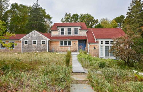 Gorgeous Renovation Walk to Water - Photo 31