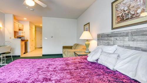 Near Lake Huron Shoreline! Studio with Resort Perks - Foto 5