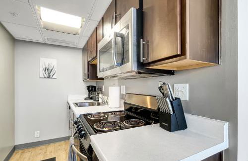 Modern Studio - walk to Wells Fargo Arena - Foto 14