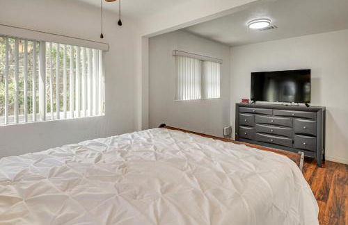 Walk to Lake George Quiet Nature Escape with Deck - Foto 12