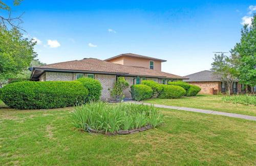 Newly remodeled 5BR 3BA w/pool 16 ppl - Photo 54