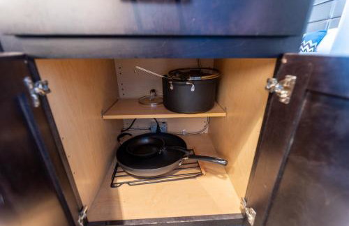 Steps 2 Everything! - KING Bed - Amazing Roof and Gym - Foto 34