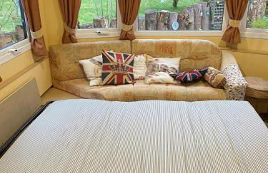 Secluded Woodland Hideaway - 2 Bed with Private Parking - Photo 9