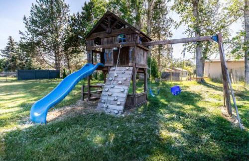 Spacious Family Home with Hot Tub - Foto 7