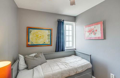 Arlington Townhome with Furnished Patio! - Photo 17