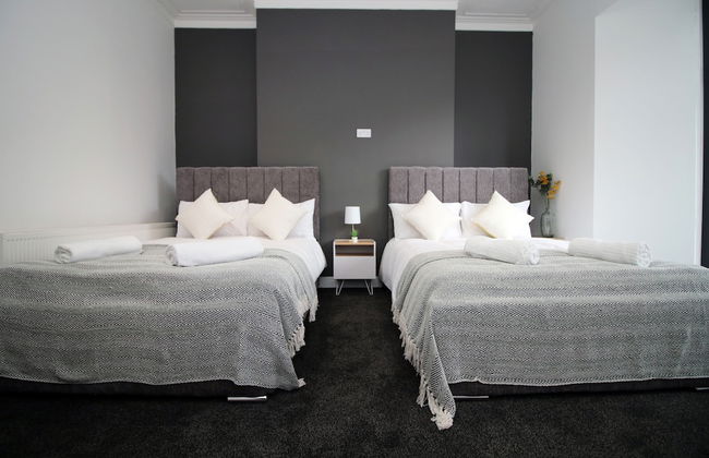 Skyline Remarkable 2-bed Apartment in Swansea - Photo 7