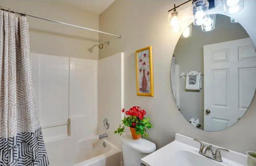 Spacious 2 en-suite BR, pool & spa retreat - Foto 13