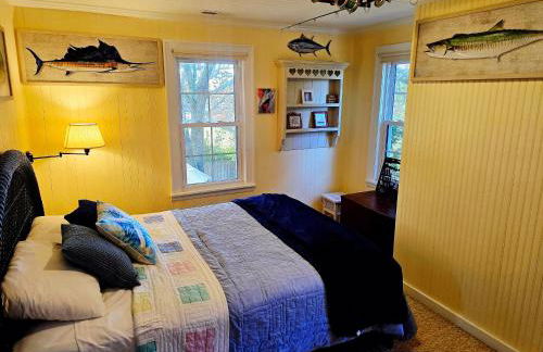 Historic Old Oak Cottage-Great water views! - Foto 13