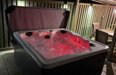 NEW! Country boutique escape . HOT TUB - Foto 2