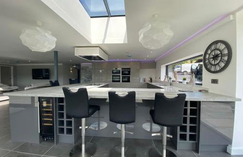 Luxury Accom with Amazing Views over Rudyard Lake - Photo 31