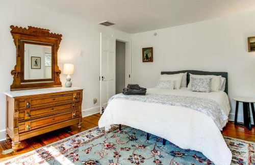 Charming Victorian Farmhouse on Historic Main St - Foto 16