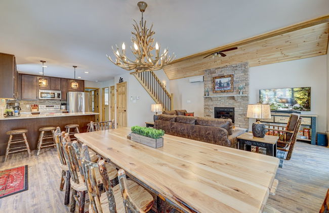 Over the Top Lodge by Avantstay Hot Tub, Shared Pool, Beach/lake Access - Foto 36