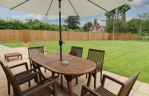 Beautiful Barn Stunning Views Parking & Garden - Photo 13