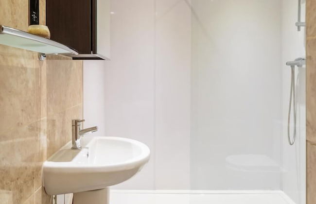 Luxury Central Newcastle Apartment 20 - Photo 16