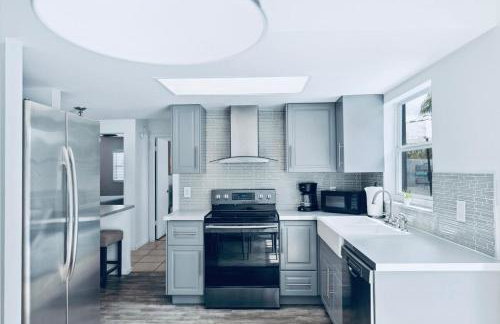 2BR Home with Private Pool, Fire Pit and Grill - Foto 38