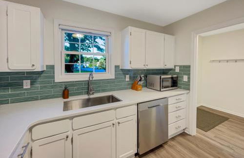 5 Min to Beach—King Beds - Photo 17