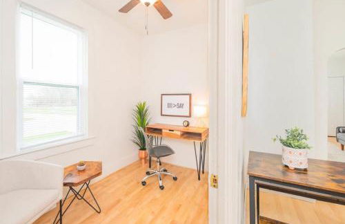 Downtown 2 Bedroom Home - Office - Foto 4
