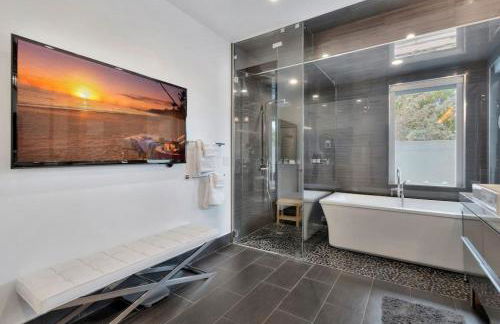 Lynoras Luxe Estate 3 bedroom 3 bath with Modern Design and Heated Pool - Foto 134