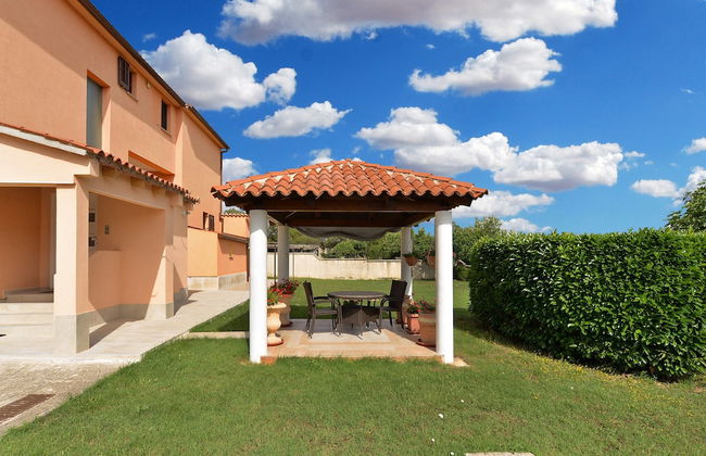 Apartment 669 - Photo 35