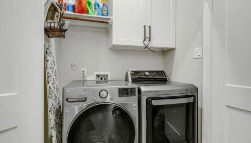 Gray Lux Hse 3BR 3 and half Ba MedCenter DownTWN HotTub - Foto 4