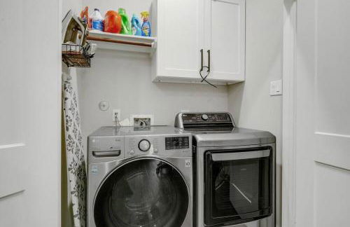 Gray Lux Hse 3BR 3 and half Ba MedCenter DownTWN HotTub - Photo 4