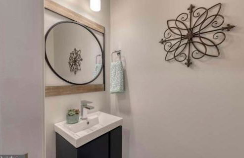 Beautiful Canton Home w/rooftop deck +Private parking - Foto 18