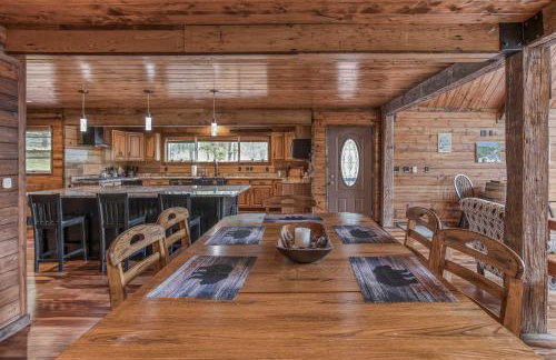 Mountain retreat w 2 fireplaces & lake - Foto 12