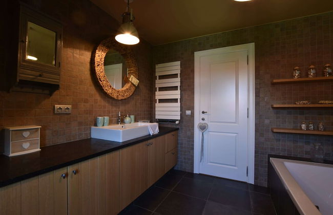 Tasteful Mansion in Lichtervelde with Hot Tub - Photo 37