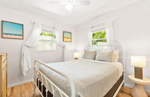 Heron Lagoon, dock, pool, the Hibiscus at Siesta Key Bungalows - Foto 9