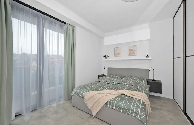 Fully equipped apartments with Terraces, Free garage parking, Netflix & AC - by Apartmány Šlapanice cz - Foto 3