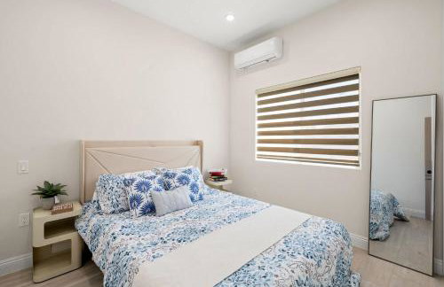 Cozy Modern Home w Full Kitchen & Parking - Foto 13