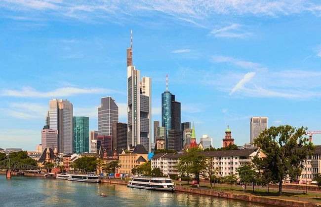 Arrival Transfer: Airport FRA to Frankfurt by Luxury Van - Photo 3