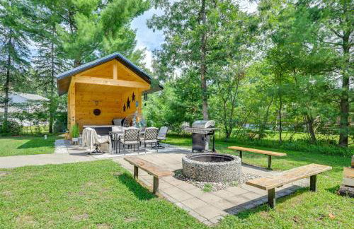 Private Hot Tub, Deck! Group Getaway in Friendship - Foto 1