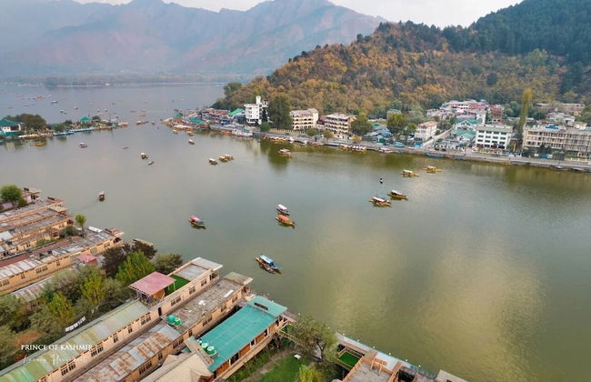Prince of Kashmir Luxury Houseboat - Foto 17