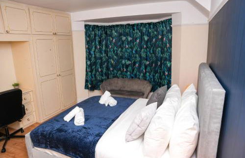 Large 4 Bedroom House Near Heathrow and M4 Free Parking - Foto 57