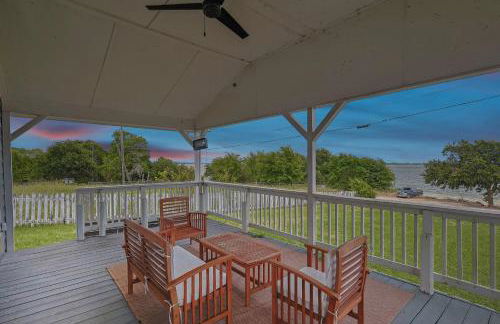 Tranquil Lakeside Escape 2 Bedrooms Patio Views - Photo 28