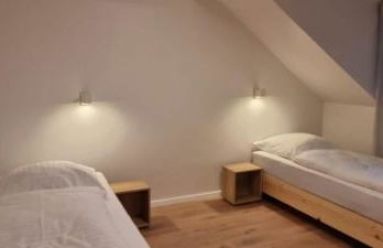 Tolstov House - 5 Room House with Terrace - 35 Min to Messe DUS - Foto 10