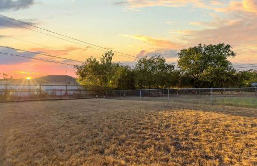 Townhome 4bds, Fast WiFi, 2 Mi to Seton, 6 mi to Fort Cavazos, Professionally Managed by Stay Albatross - Foto 23